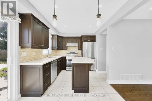 28 Tropical Court, Brampton, ON - Indoor Photo Showing Kitchen With Upgraded Kitchen