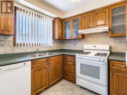 314 Centre Street N, Brampton, ON - Indoor Photo Showing Kitchen With Double Sink