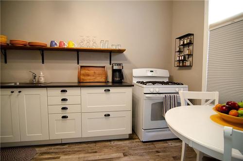 Unit 1 Eat-in Kitchen (formerly a bedroom) - 80 East 35Th Street, Hamilton, ON - Indoor Photo Showing Kitchen