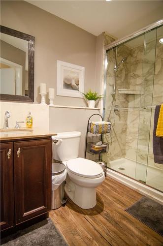 Unit 2 - main floor bathroom - 80 East 35Th Street, Hamilton, ON - Indoor Photo Showing Bathroom