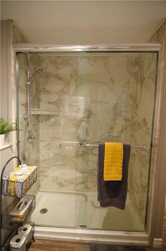 Unit 2 - Main floor shower - 80 East 35Th Street, Hamilton, ON - Indoor Photo Showing Bathroom