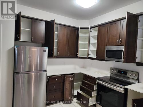96 - 30 Times Square Boulevard, Hamilton, ON - Indoor Photo Showing Kitchen