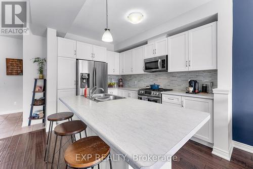 17 Severino Circle, West Lincoln, ON - Indoor Photo Showing Kitchen With Double Sink With Upgraded Kitchen