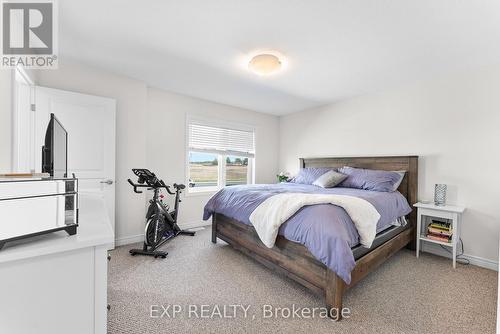 17 Severino Circle, West Lincoln, ON - Indoor Photo Showing Bedroom