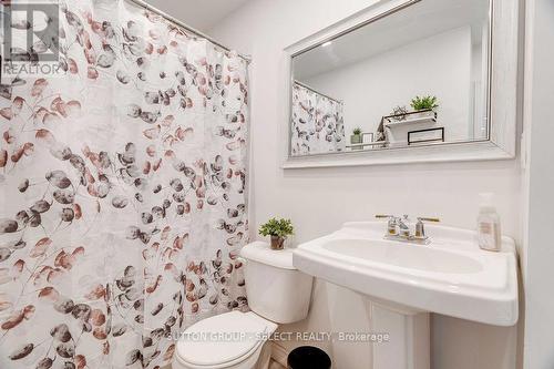 215 Cathcart St, London, ON - Indoor Photo Showing Bathroom