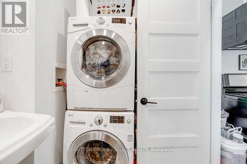 215 Cathcart St, London, ON - Indoor Photo Showing Laundry Room
