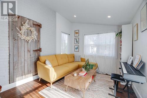 215 Cathcart St, London, ON - Indoor Photo Showing Living Room