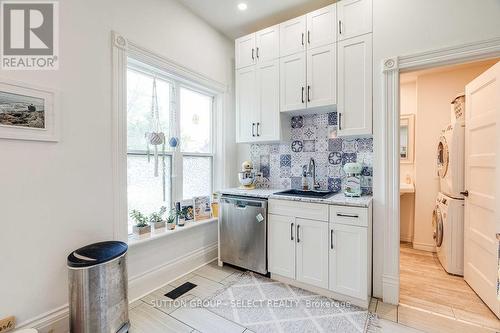 215 Cathcart St, London, ON - Indoor Photo Showing Kitchen