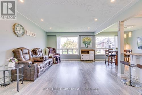 145 Millen Road, Hamilton (Stoney Creek), ON - Indoor Photo Showing Living Room