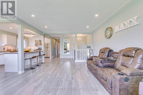 145 Millen Road, Hamilton, ON - Indoor Photo Showing Living Room