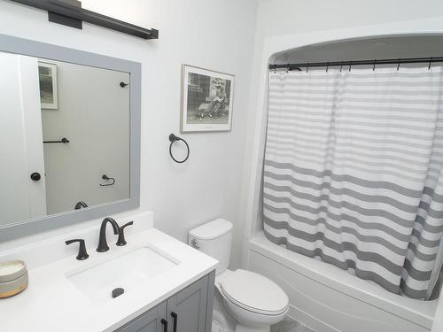491 Muskrat Drive, Thunder Bay, ON - Indoor Photo Showing Bathroom