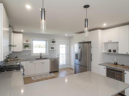 491 Muskrat Drive, Thunder Bay, ON - Indoor Photo Showing Kitchen With Upgraded Kitchen