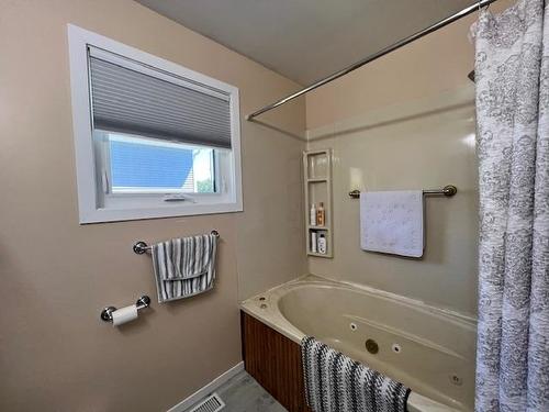 1103 Second Street E, Fort Frances, ON - Indoor Photo Showing Bathroom