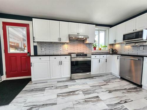 701 Second Street S, Kenora, ON - Indoor Photo Showing Kitchen