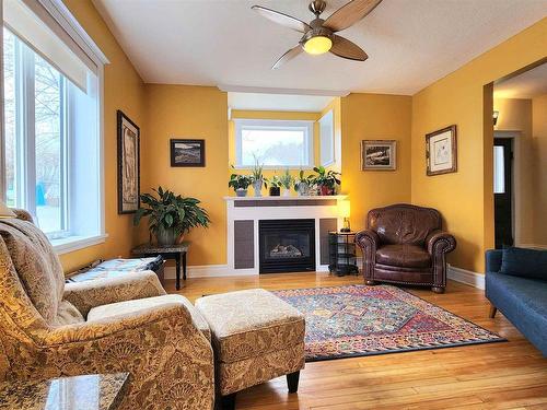 701 Second Street S, Kenora, ON - Indoor Photo Showing Living Room With Fireplace