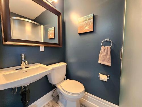 701 Second Street S, Kenora, ON - Indoor Photo Showing Bathroom