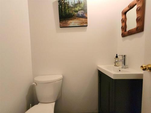 701 Second Street S, Kenora, ON - Indoor Photo Showing Bathroom