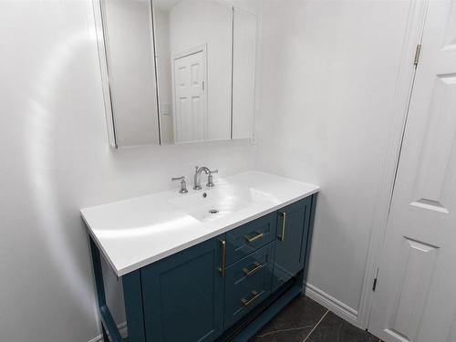 916 Simpson Street, Thunder Bay, ON - Indoor Photo Showing Bathroom