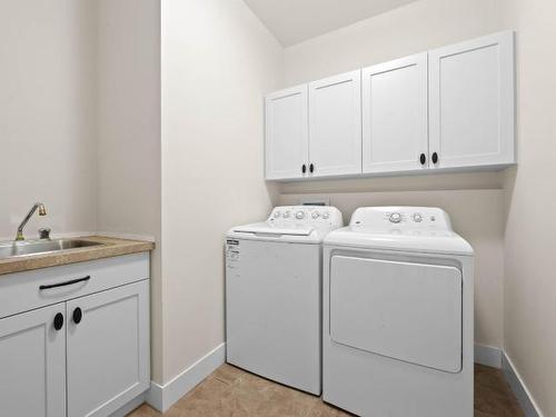 31-460 Azure Place, Kamloops, BC - Indoor Photo Showing Laundry Room