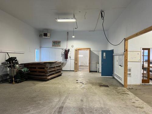Atelier - 26  - 30 Rue Brissette, Sainte-Agathe-Des-Monts, QC - Indoor Photo Showing Garage