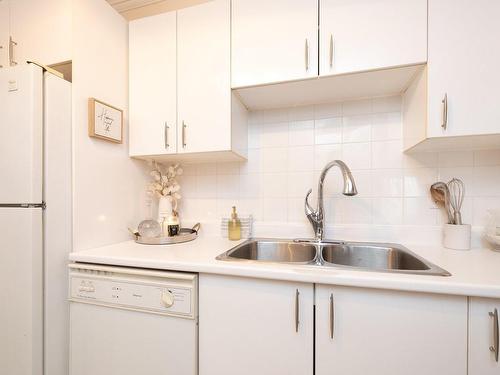 Kitchen - 609-160 Ch. De La Rive-Boisée, Montréal (Pierrefonds-Roxboro), QC - Indoor Photo Showing Kitchen With Double Sink