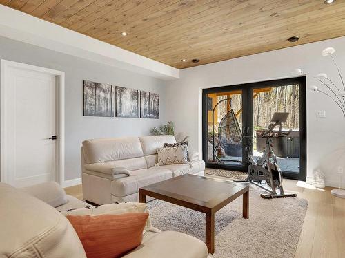 Salle familiale - 200 Allée Des Weskarinis, Mont-Tremblant, QC - Indoor Photo Showing Living Room