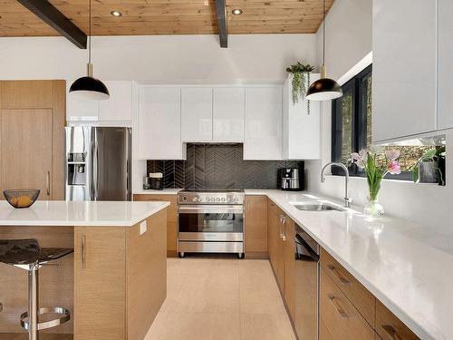 Cuisine - 200 Allée Des Weskarinis, Mont-Tremblant, QC - Indoor Photo Showing Kitchen With Upgraded Kitchen