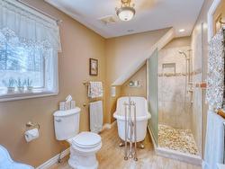 Ensuite bathroom - 