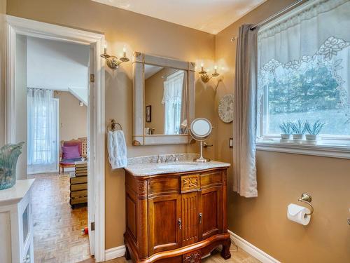 Ensuite bathroom - 192 Ch. De La Rivière-À-Simon, Saint-Sauveur, QC - Indoor Photo Showing Bathroom