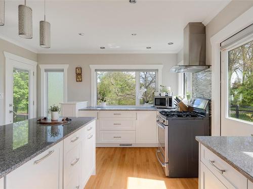 1756-1764 Monteith St, Oak Bay, BC - Indoor Photo Showing Kitchen