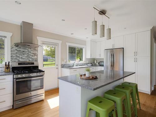 1756-1764 Monteith St, Oak Bay, BC - Indoor Photo Showing Kitchen With Upgraded Kitchen