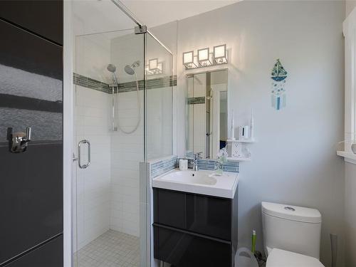 1756-1764 Monteith St, Oak Bay, BC - Indoor Photo Showing Bathroom