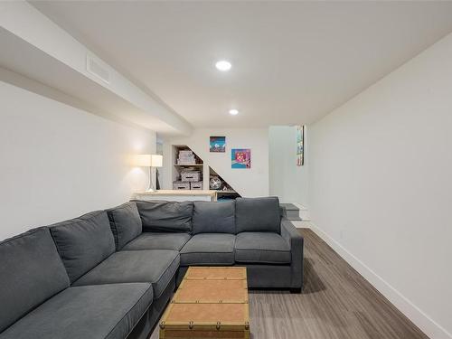 1756-1764 Monteith St, Oak Bay, BC - Indoor Photo Showing Living Room