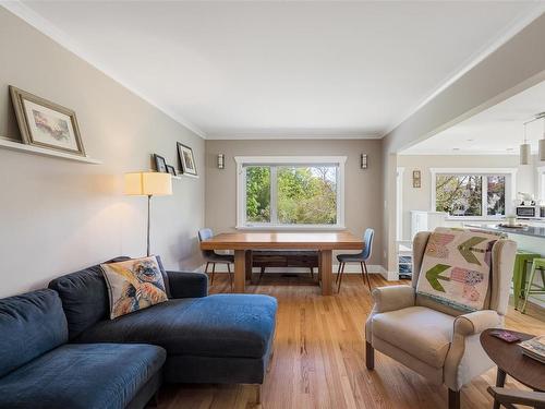 1756-1764 Monteith St, Oak Bay, BC - Indoor Photo Showing Living Room