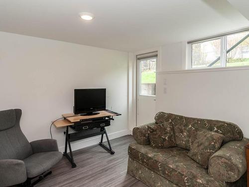 1756-1764 Monteith St, Oak Bay, BC - Indoor Photo Showing Living Room