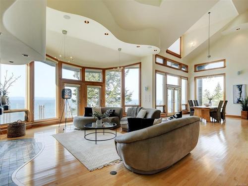 2588 Seaside Dr, Sooke, BC - Indoor Photo Showing Living Room