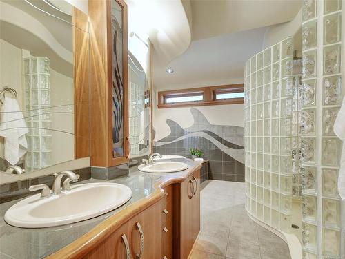 2588 Seaside Dr, Sooke, BC - Indoor Photo Showing Bathroom