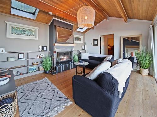 6641 Island Hwy West, Bowser, BC - Indoor With Fireplace