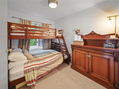 6641 Island Hwy West, Bowser, BC - Indoor Photo Showing Bedroom
