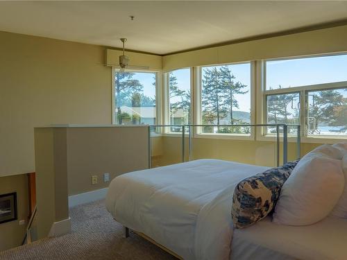 33-1431 Pacific Rim Hwy, Tofino, BC - Indoor Photo Showing Bedroom