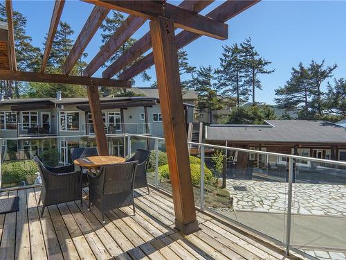 33-1431 Pacific Rim Hwy, Tofino, BC - Outdoor With Deck Patio Veranda