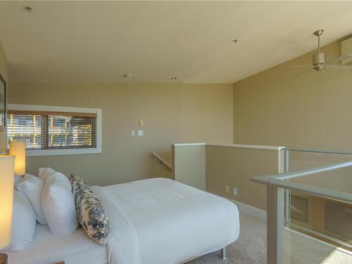 33-1431 Pacific Rim Hwy, Tofino, BC - Indoor Photo Showing Bedroom