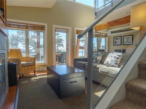 33-1431 Pacific Rim Hwy, Tofino, BC - Indoor With Fireplace