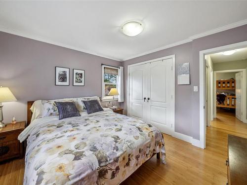 1087 Burnside Rd West, Saanich, BC - Indoor Photo Showing Bedroom