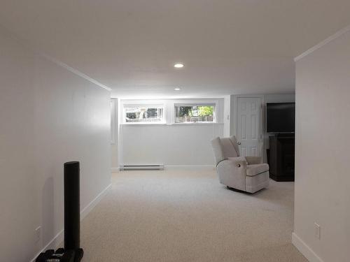 922 Lawndale Ave, Victoria, BC - Indoor Photo Showing Other Room