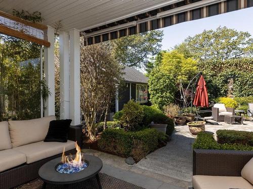922 Lawndale Ave, Victoria, BC - Outdoor With Deck Patio Veranda