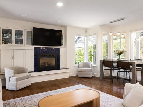 922 Lawndale Ave, Victoria, BC - Indoor Photo Showing Living Room With Fireplace