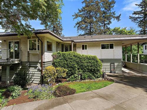 4747 Carloss Pl, Saanich, BC - Outdoor