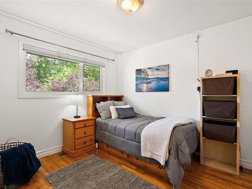 4747 Carloss Pl, Saanich, BC - Indoor Photo Showing Bedroom