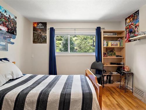 4747 Carloss Pl, Saanich, BC - Indoor Photo Showing Bedroom